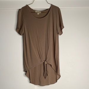 Medium - tie-front v-neck tee